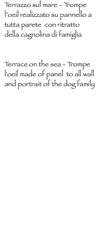 Terrazzo sul mare - Trompe l’oeil realizzato su pannello a tutta parete con ritratto della cagnolina di famiglia Terrace on the sea - Trompe l'oeil made of panel to all wall and portrait of the dog family
